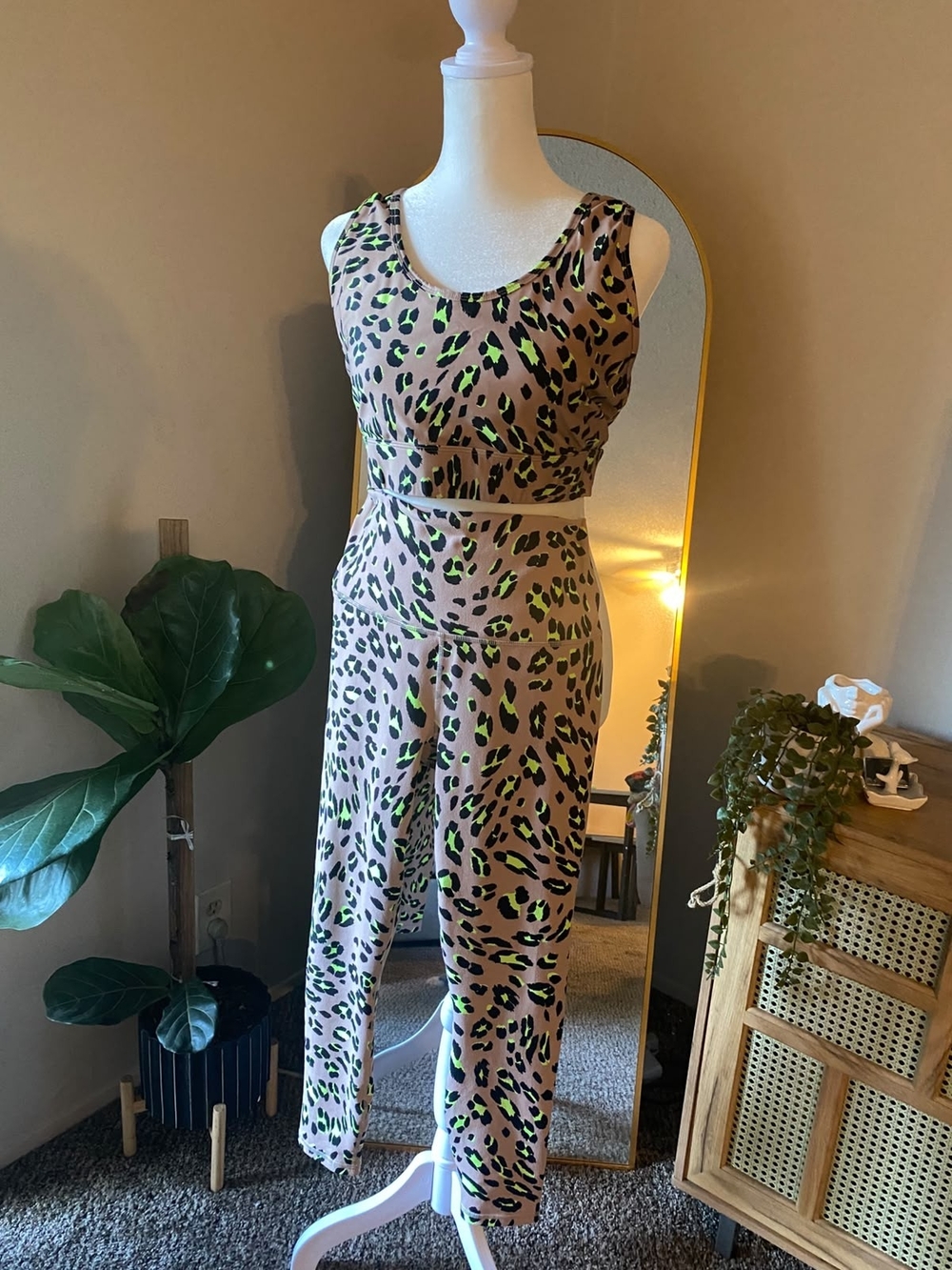 Fabletics Taupe Leopard Print Sleeveless Top Size L And Leggins Size S Neon G.